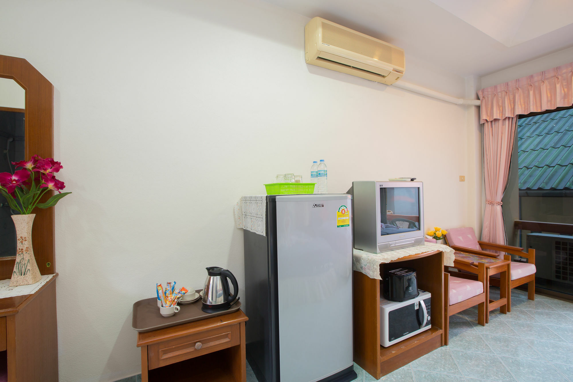 Chusri Hotel Patong Ngoại thất bức ảnh